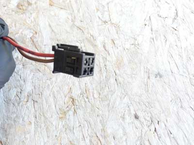 Mercedes Black 4 Pole 2 Wire Connector Plug 22054539286